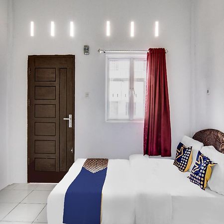 Spot On 91858 Raja Homestay Syariah Pekanbaru Exterior foto
