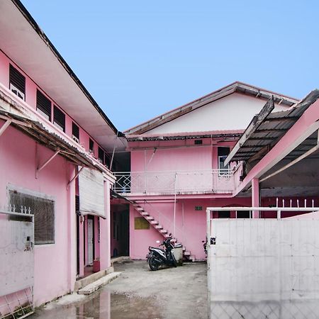 Spot On 91858 Raja Homestay Syariah Pekanbaru Exterior foto